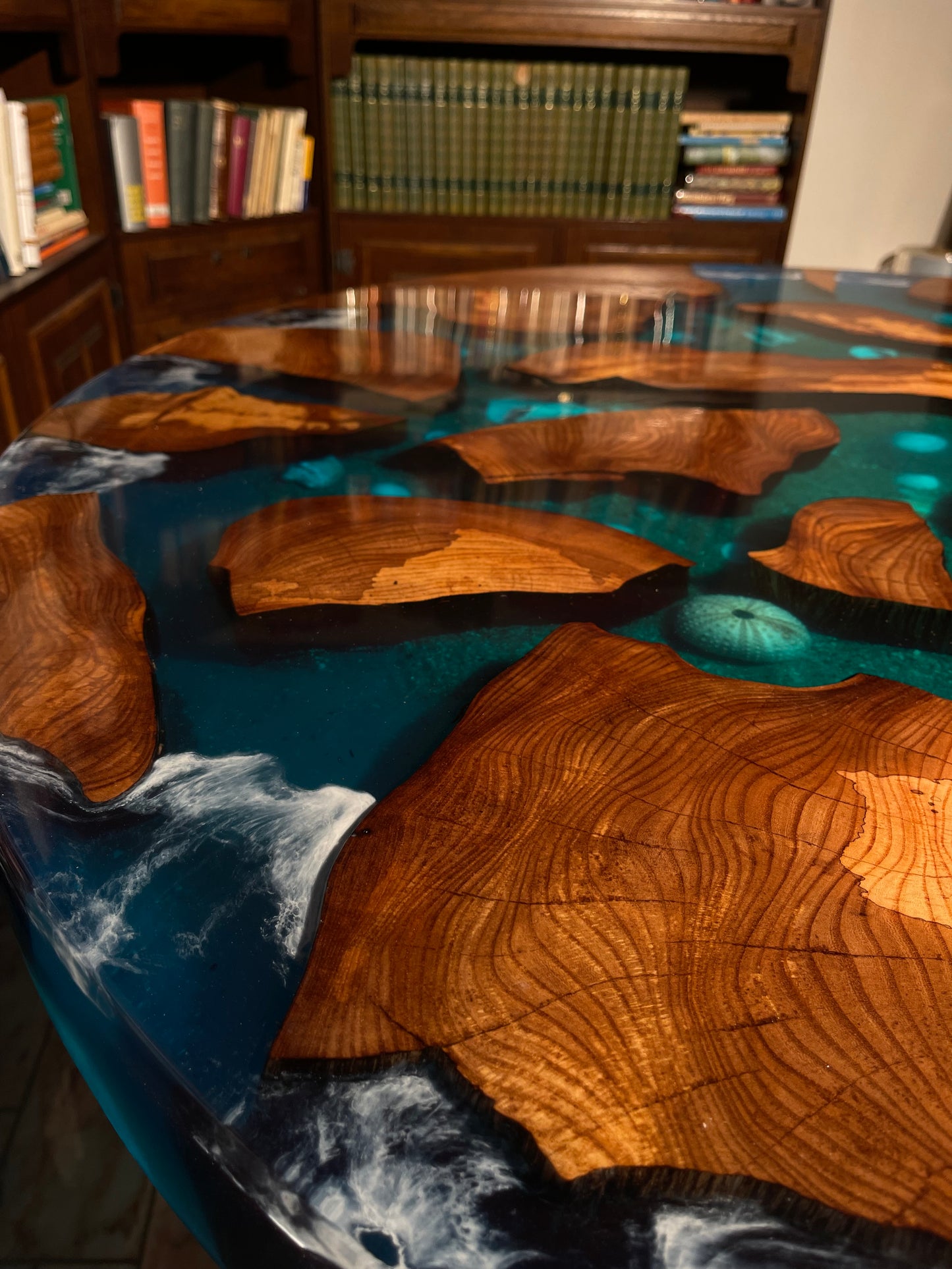 Atoll table